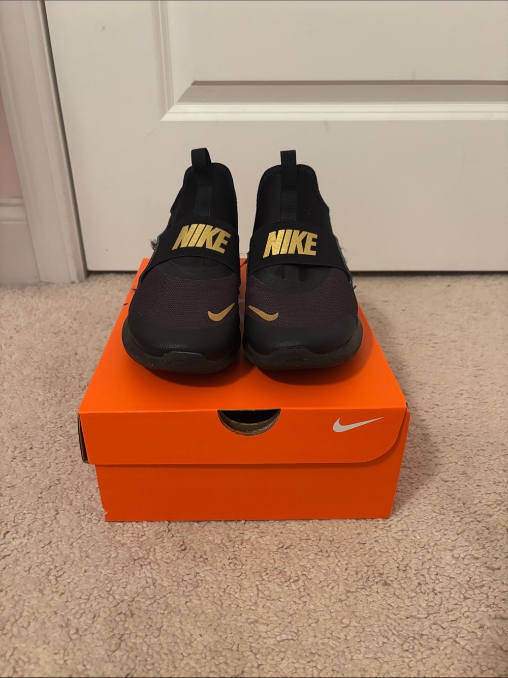Nike boys Slip-On running Sneakers in Black and Gold Accent